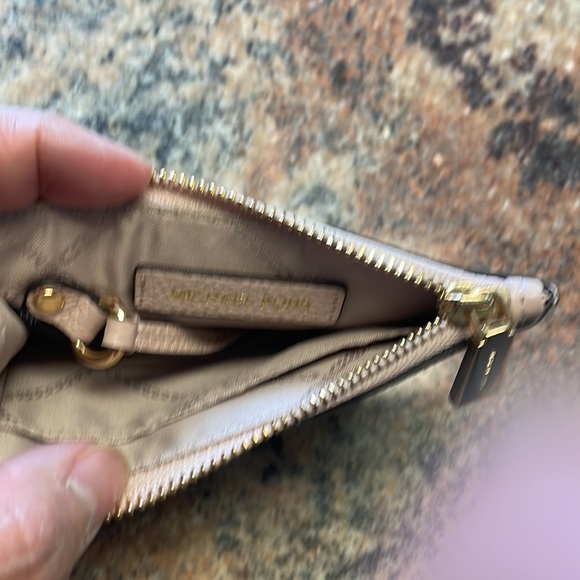 Michael Kors card holder Cream/Almost Pinkish Color - Picture 6 of 6